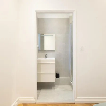 Apartment 3-br In The Heart Of Downtown Cannes