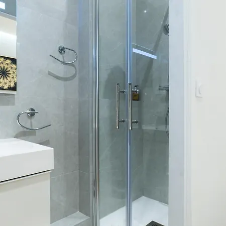 Apartment 3-br In The Heart Of Downtown *